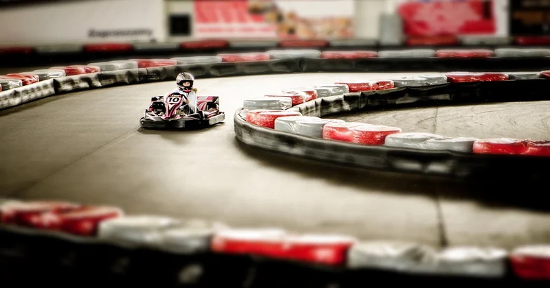 Comment attacher un harnais de karting, étape par étape
