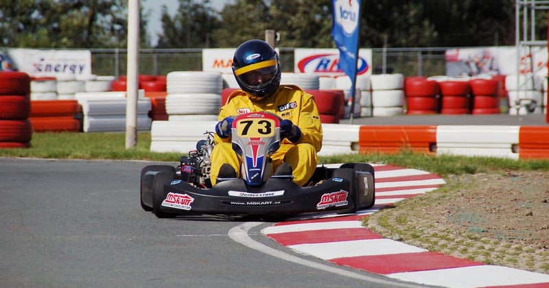 Karting à Brignoles : penser au retour avant de prendre la piste